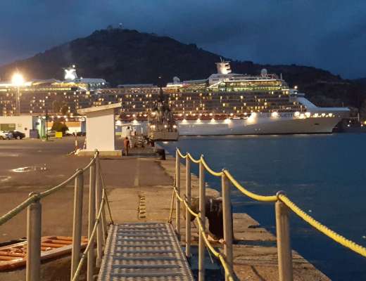 Acceso a barco desde puerto